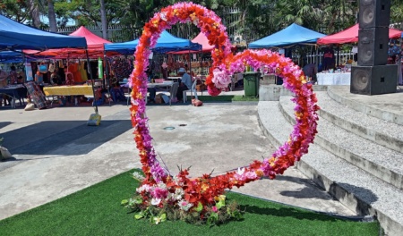 Pom City Markets Heart Bouquet Papua New Guinea