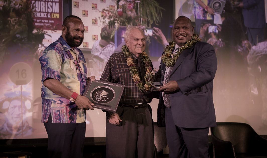 Bob Bates receives his Lifetime Achievement Award