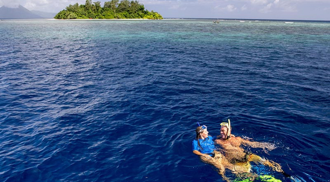 Couple Tourists Snorkeling East New Britain Papua New Guinea